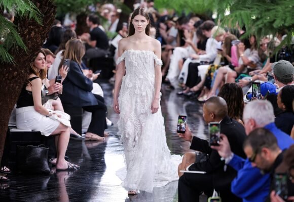 LVMH Fashion Sales Rise 1% With Dior Turnaround in Focus