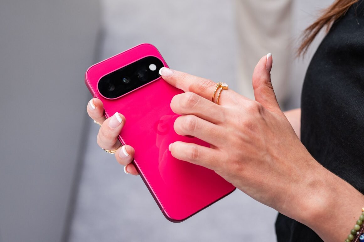 4 New Camera Tricks on Google’s Latest Pixel 11 Smartphones